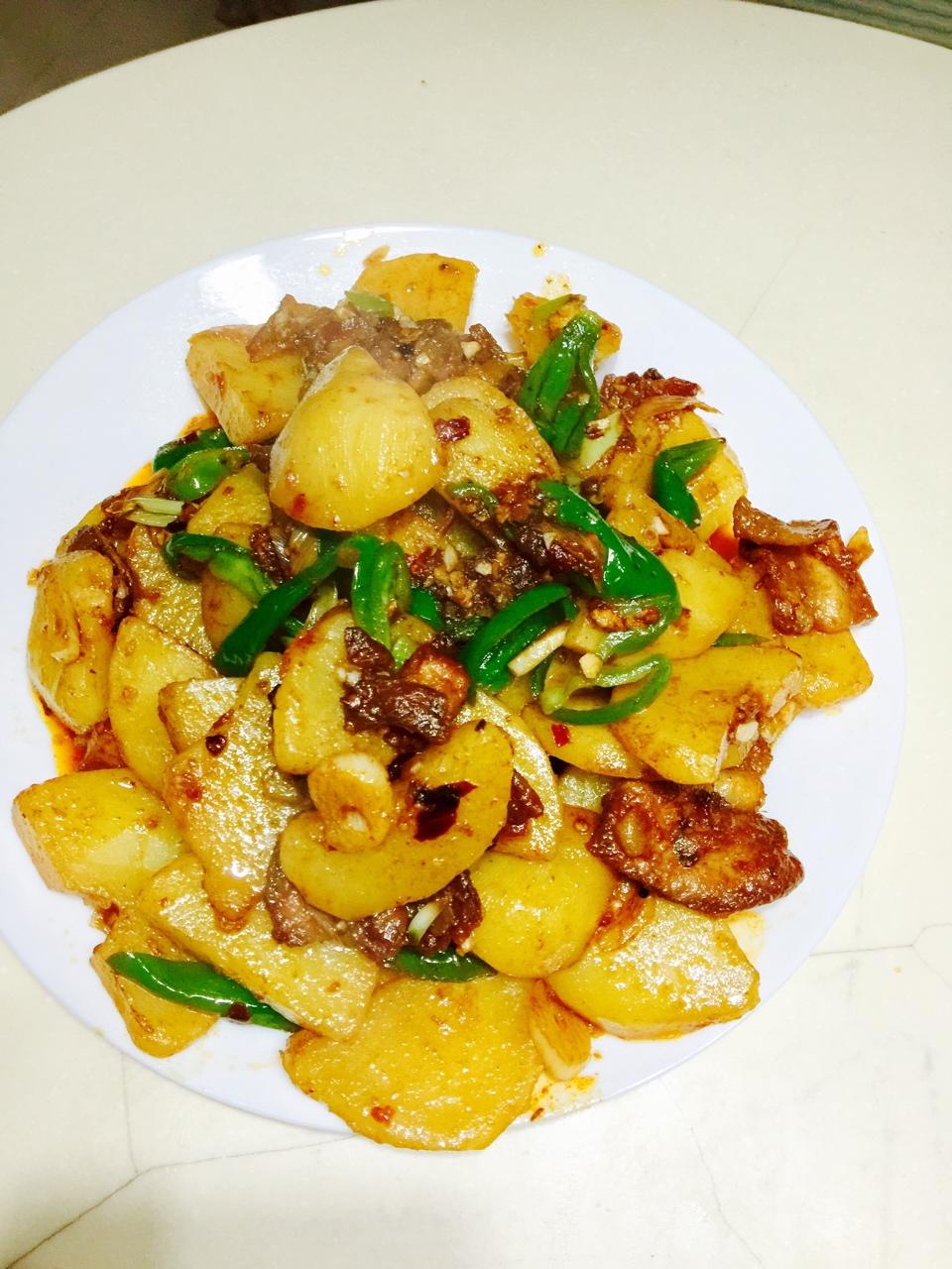 五花肉干煸土豆片