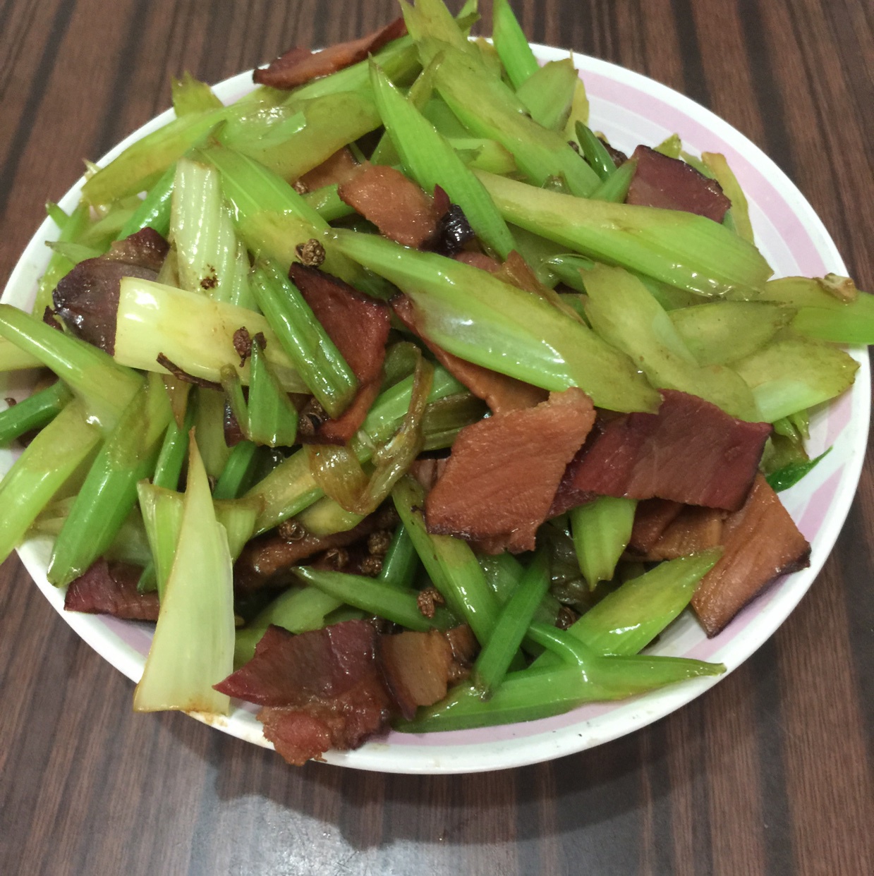 西芹炒腊肉