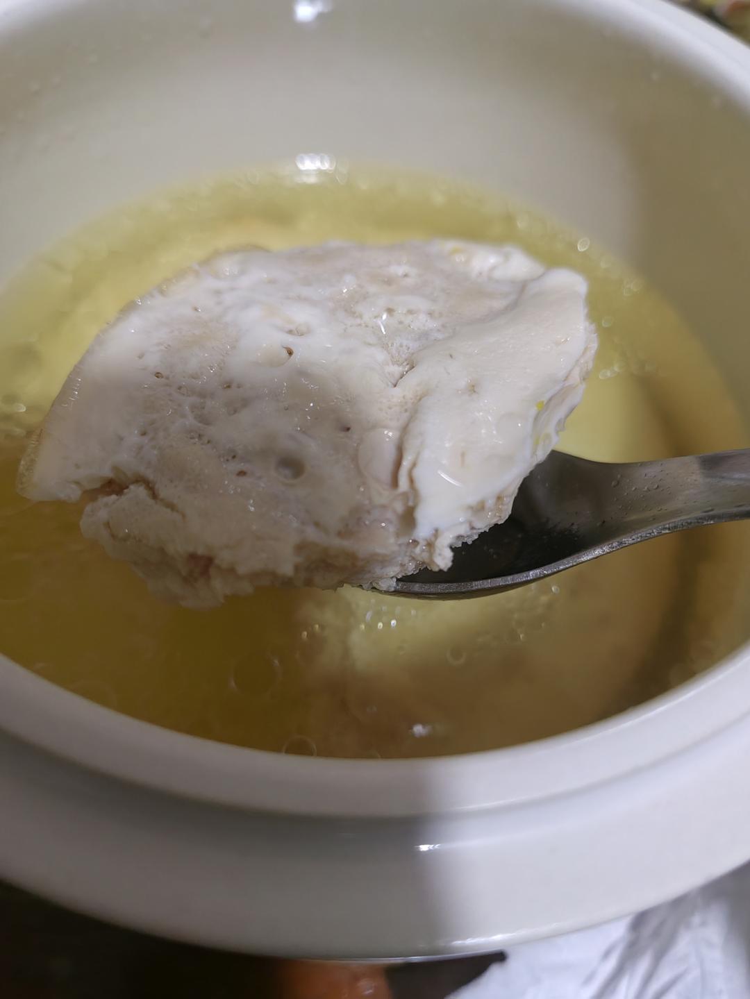 南昌鸡蛋肉饼瓦罐汤！是鸡蛋死死压着肉饼卧在罐底的那种！（电炖盅版）