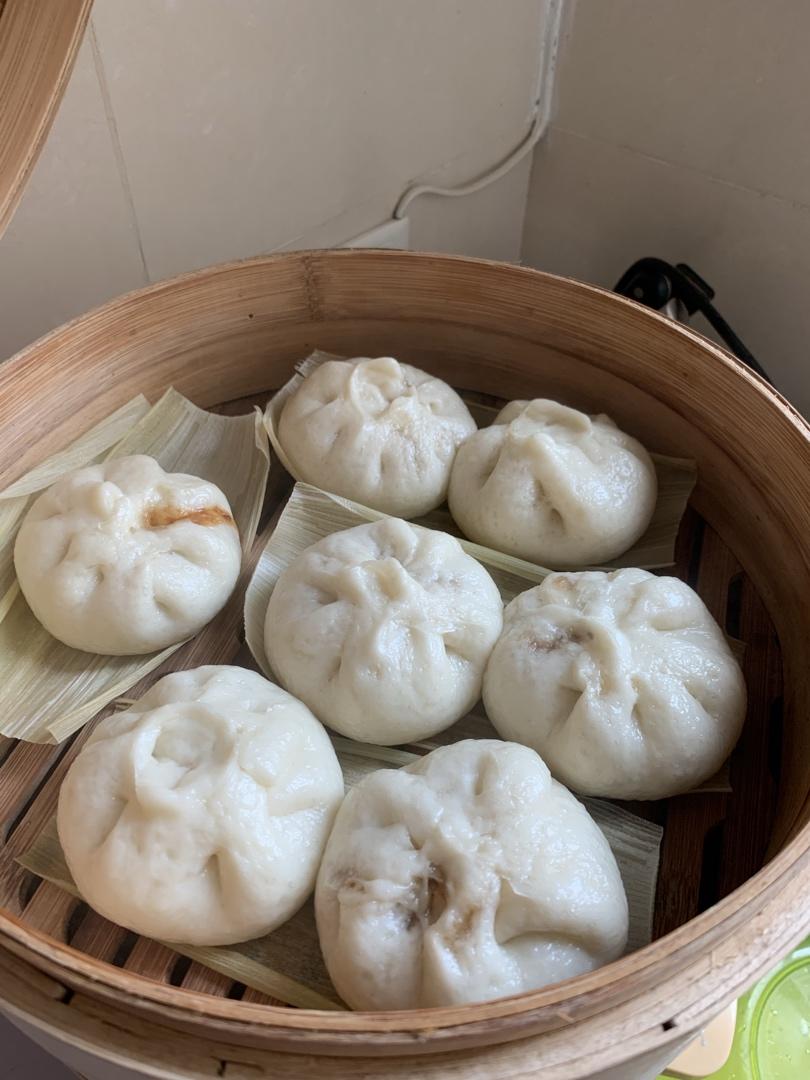 云朵般松软爆浆蜜汁叉烧包
