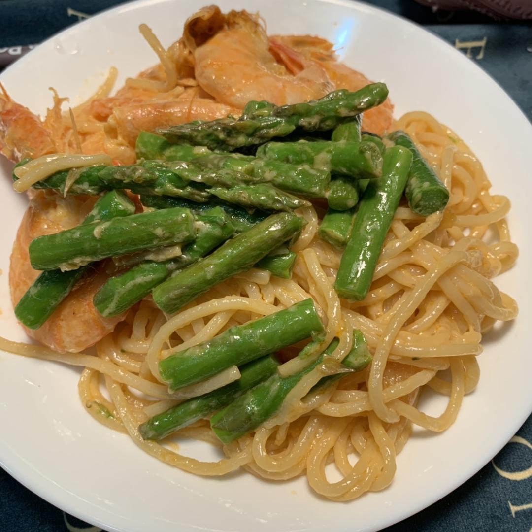 芦笋鲜虾奶油意面的做法