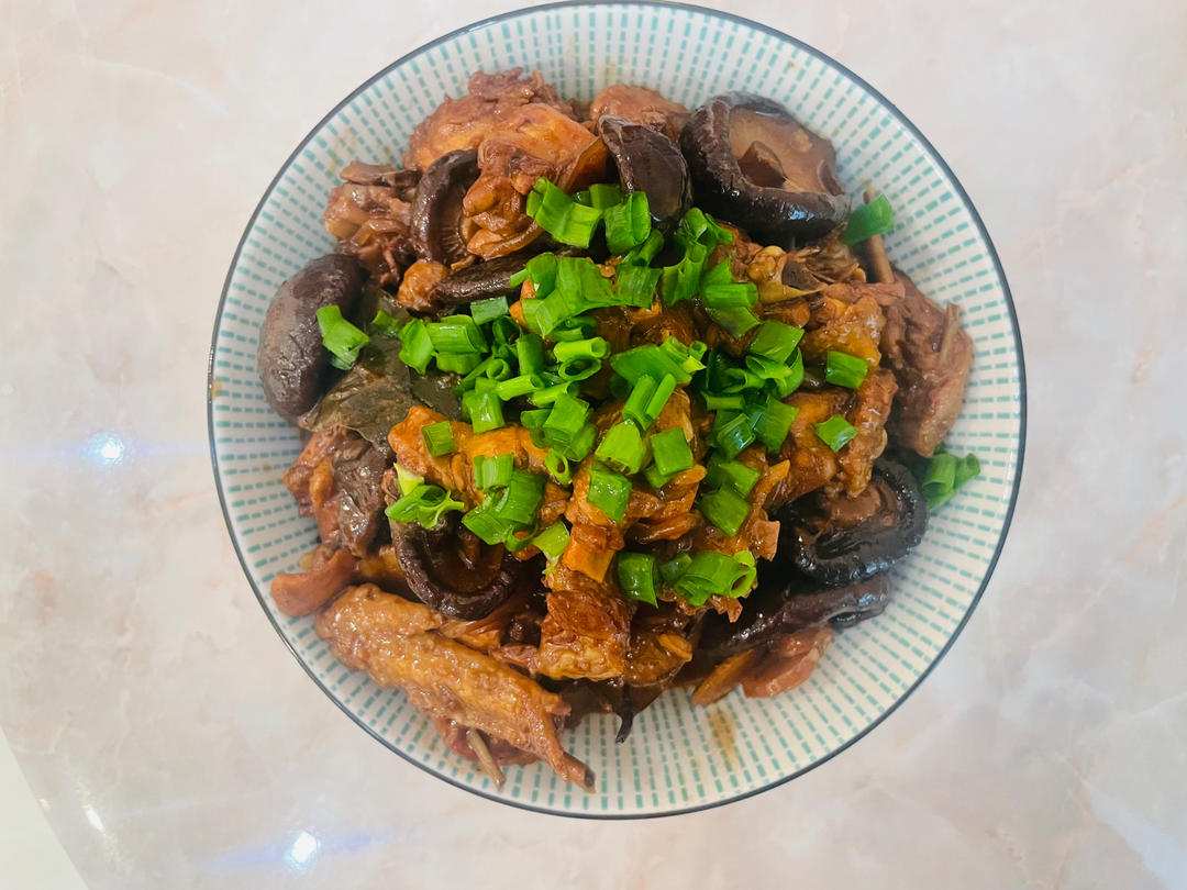 厨师长教你：“小鸡炖蘑菇”的家常做法，汤鲜肉美味，先收藏起来