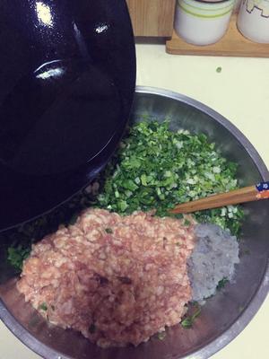 韭菜鲜虾猪肉馅饺子的做法 步骤6