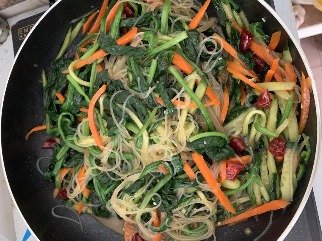 开胃爽口又营养的菠菜拌粉丝