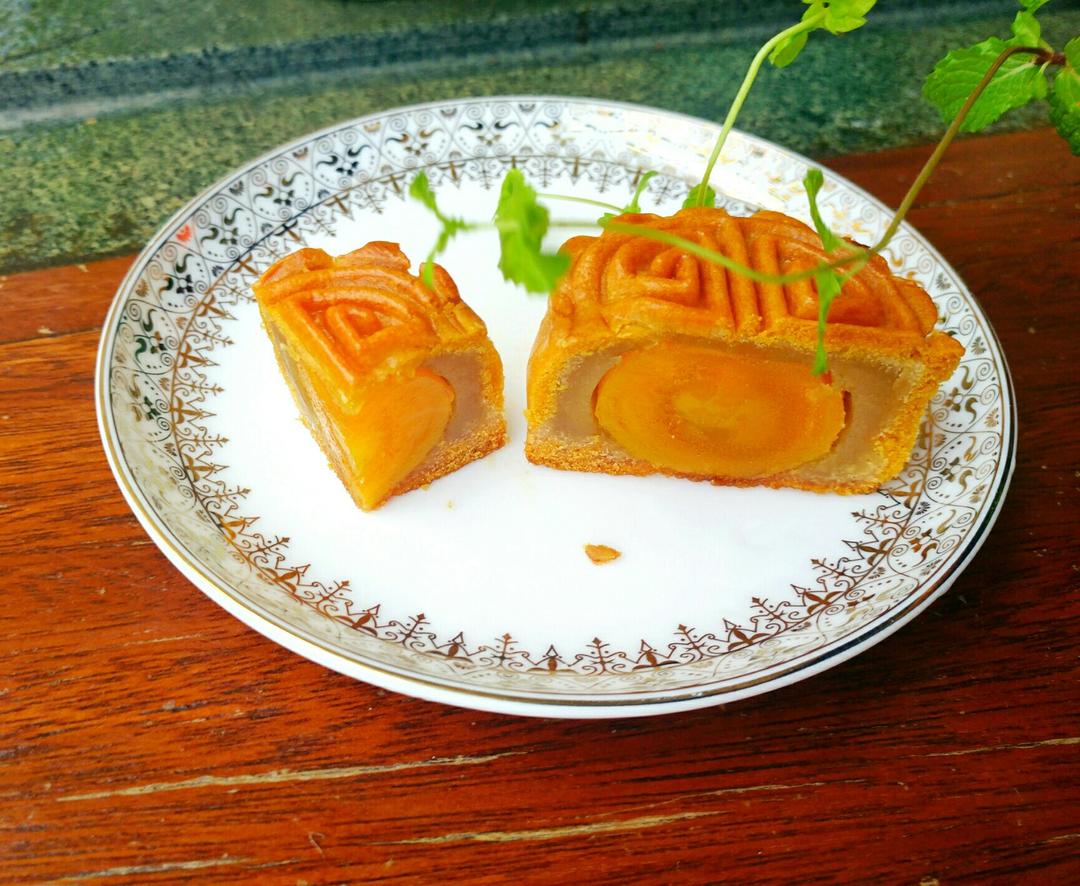广式月饼—蛋黄莲蓉月饼