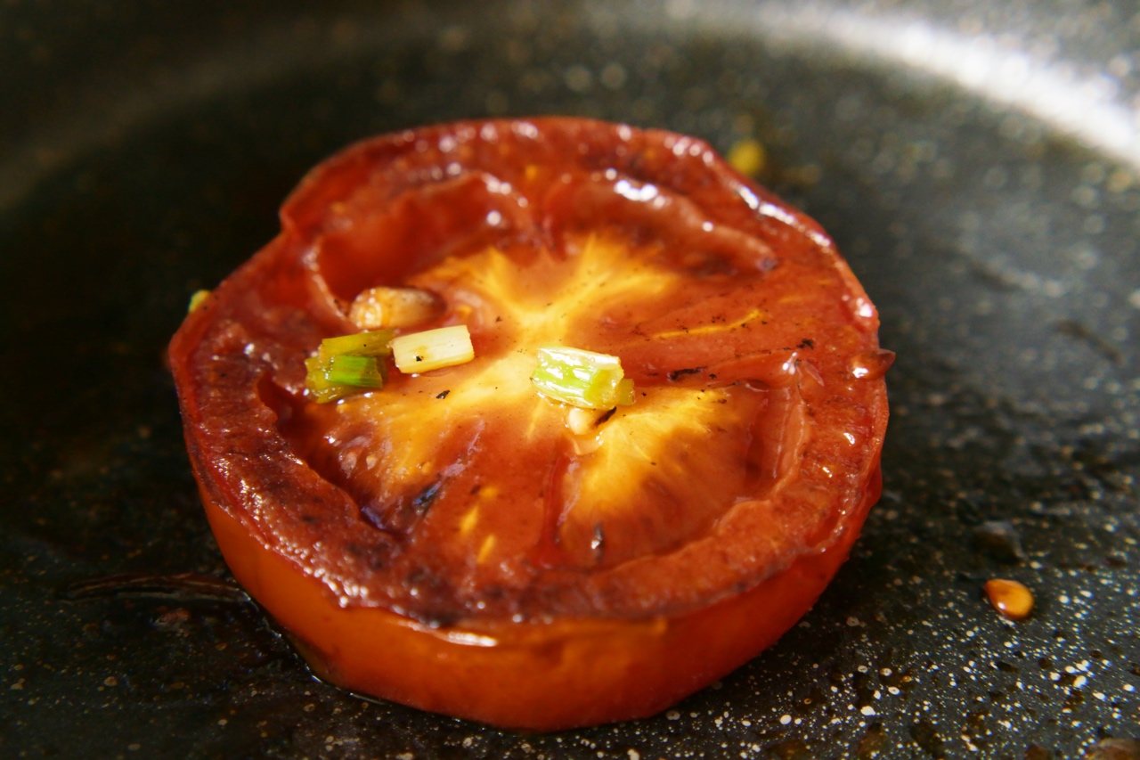 铸铁锅煎番茄