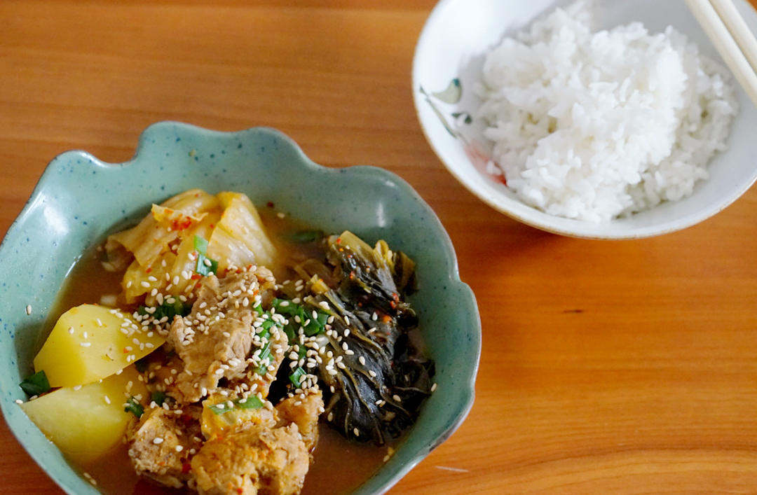 韩国泡菜锅泡菜排骨锅（喇喇脊骨锅样）