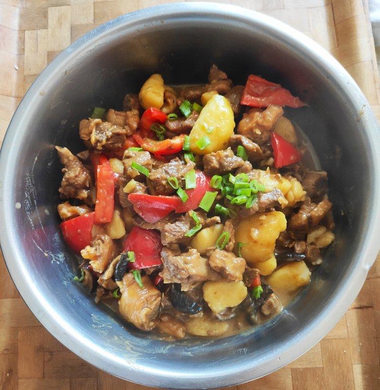 厨师长教你：“黄焖土鸡”的家常做法，味道很赞先收藏了