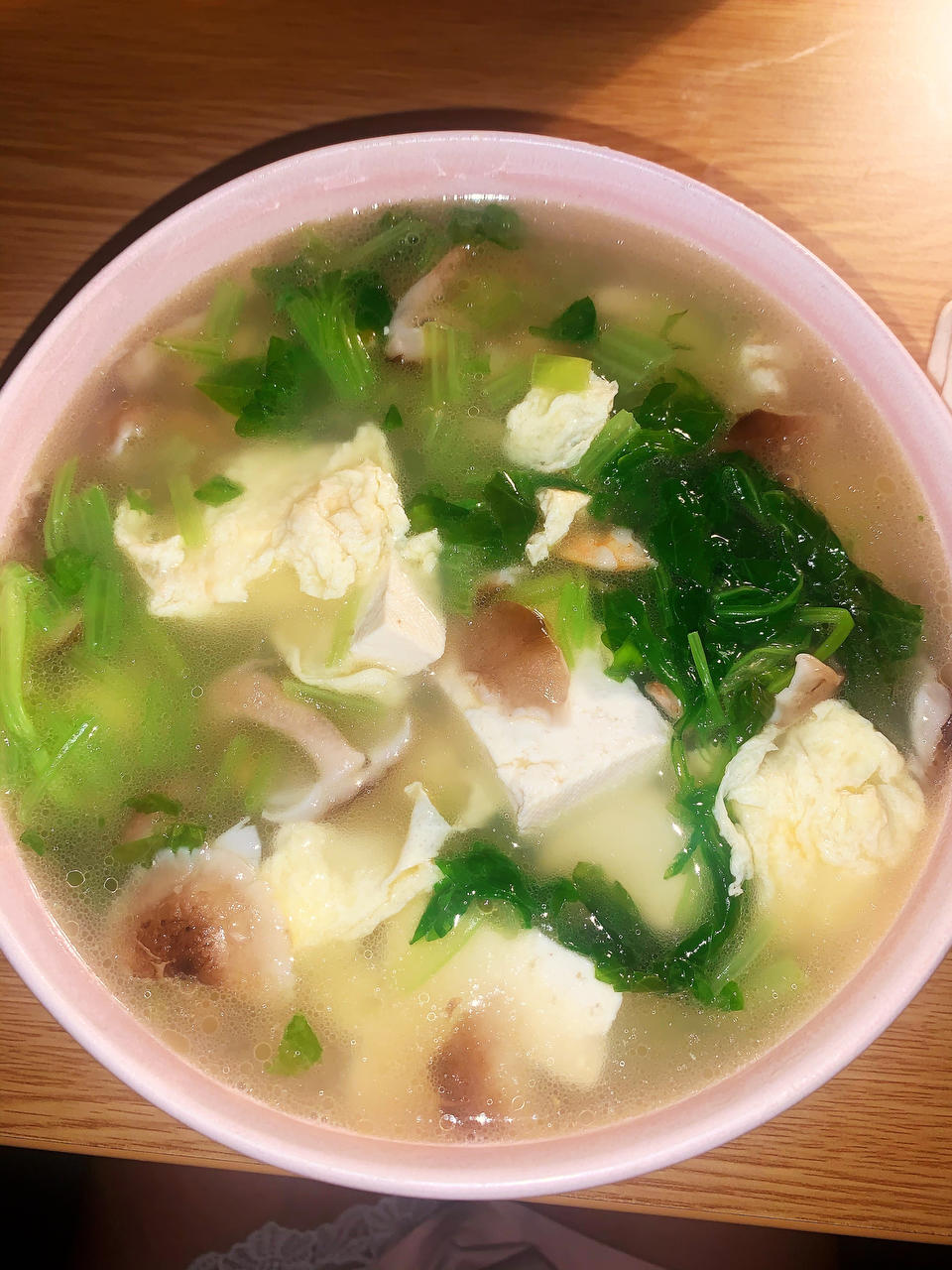 豆腐鲜虾菇菌汤