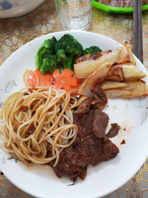煎猪扒（超简单）和其他的猪扒在这食谱的最下面