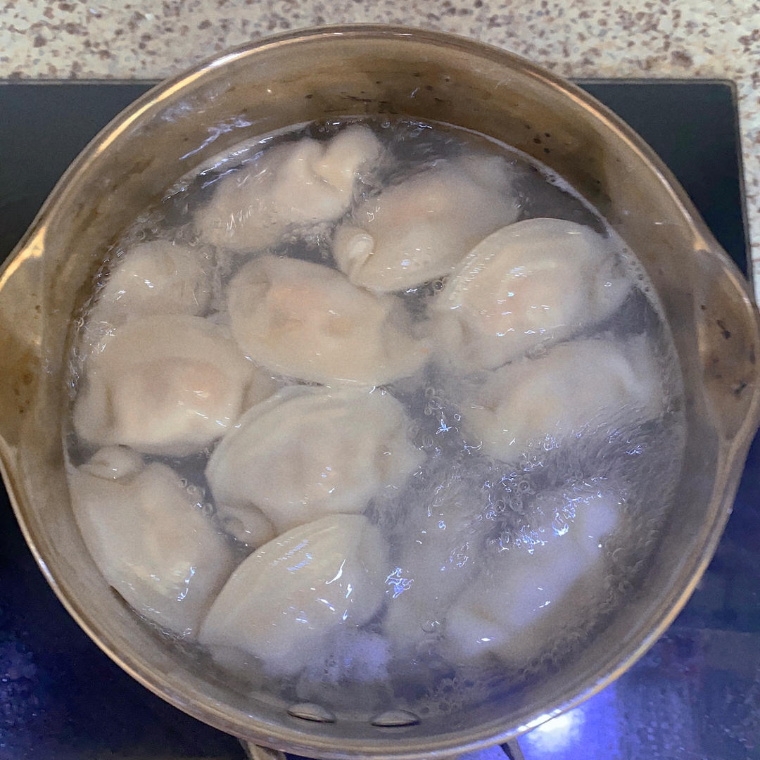 煮速冻饺子