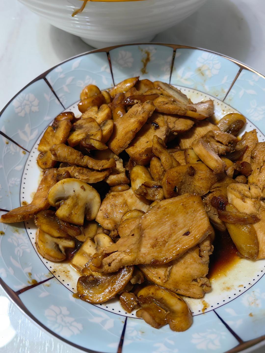 嫩滑不柴❗️爆好吃的黑椒口蘑炒鸡胸肉～绝了