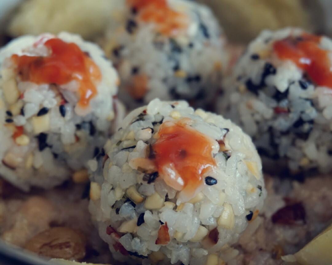 饭团：日式便携美食，轻松在家自制