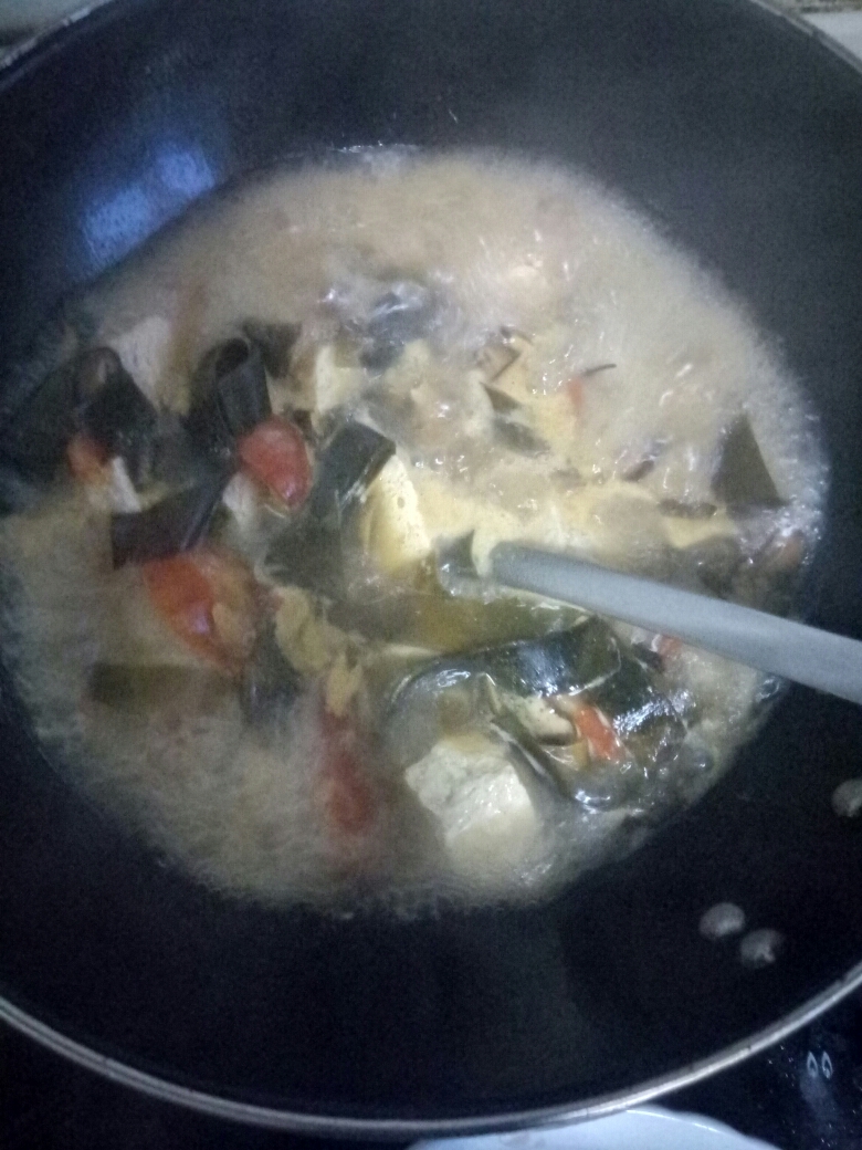 海带番茄冻豆腐汤的做法