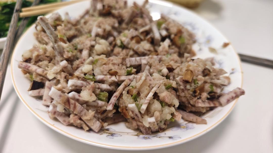 给你们看看我们福建特色香芋肉丸，粉粉糯糯超好吃