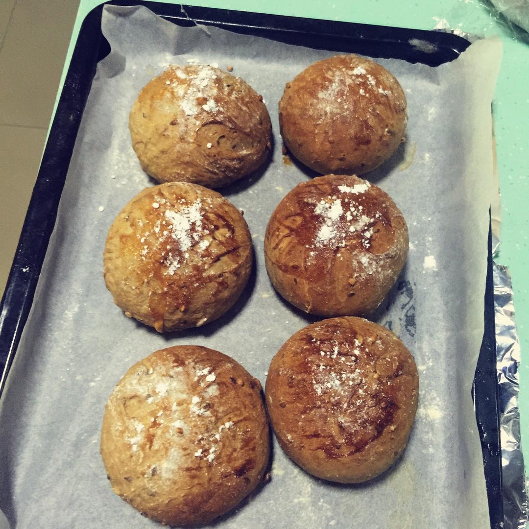 坚果杂粮面包