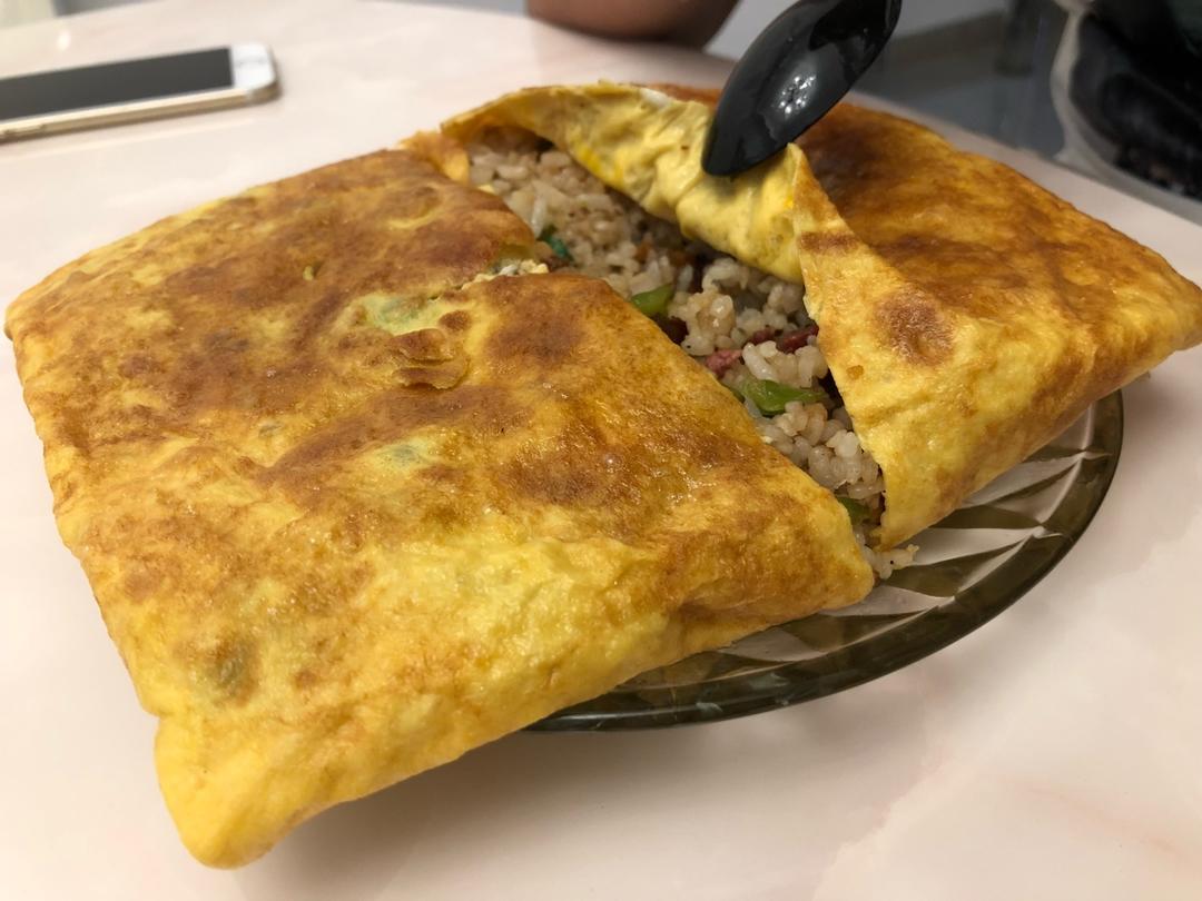 腊肠蛋包饭
