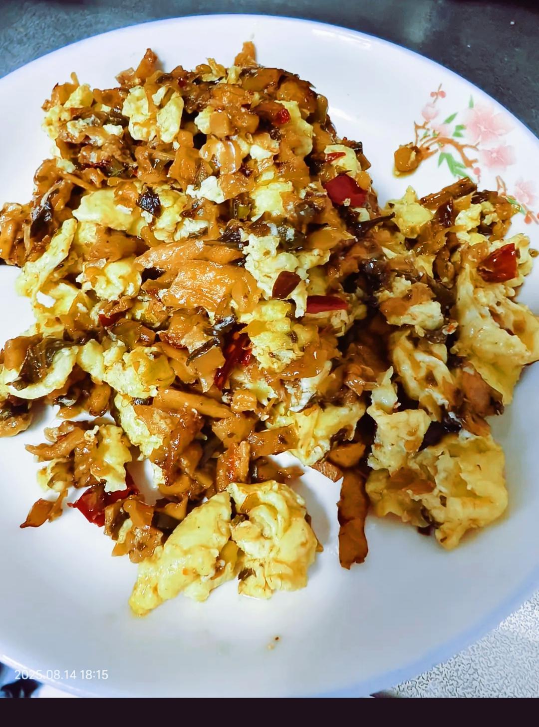 外婆菜炒鸡蛋