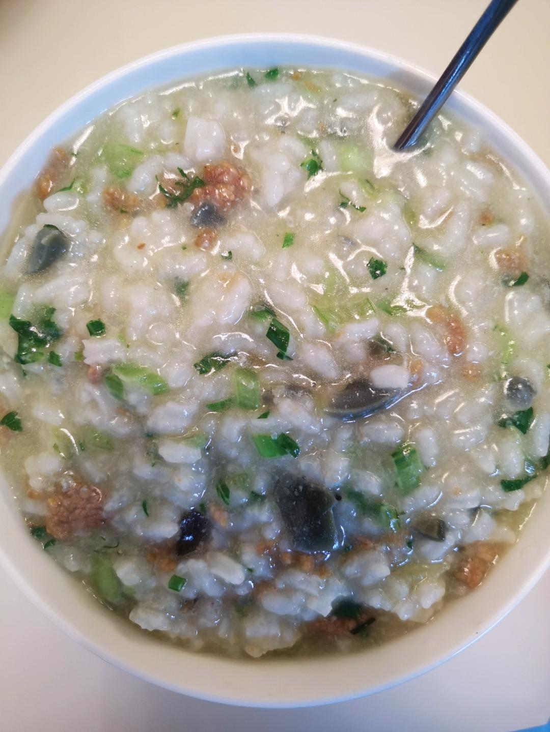 妈妈👩教我做的皮蛋瘦肉粥🥣简单快捷美味😋