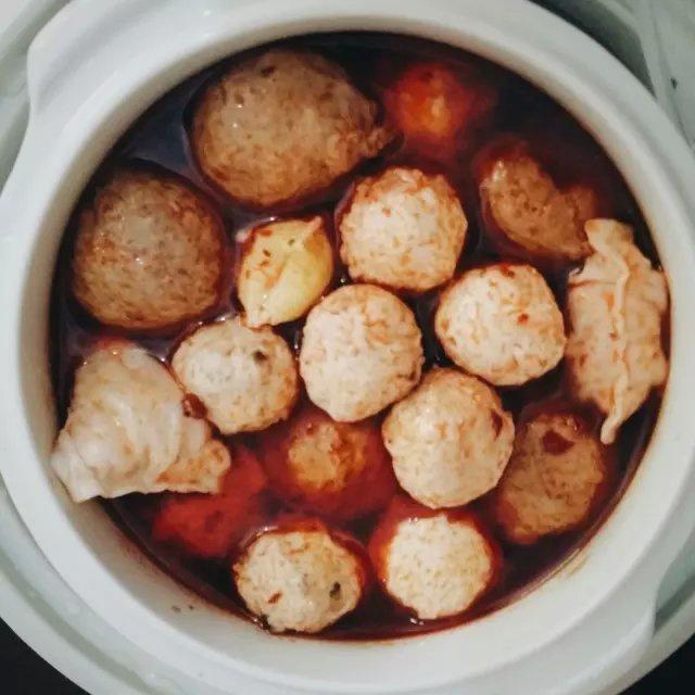 电炖锅之丸子火锅的做法步骤图 怎么做好吃 胖米虫阿多 下厨房 电炖锅之丸子火锅的做法步骤图 怎么做好吃 胖米虫阿多 下厨房