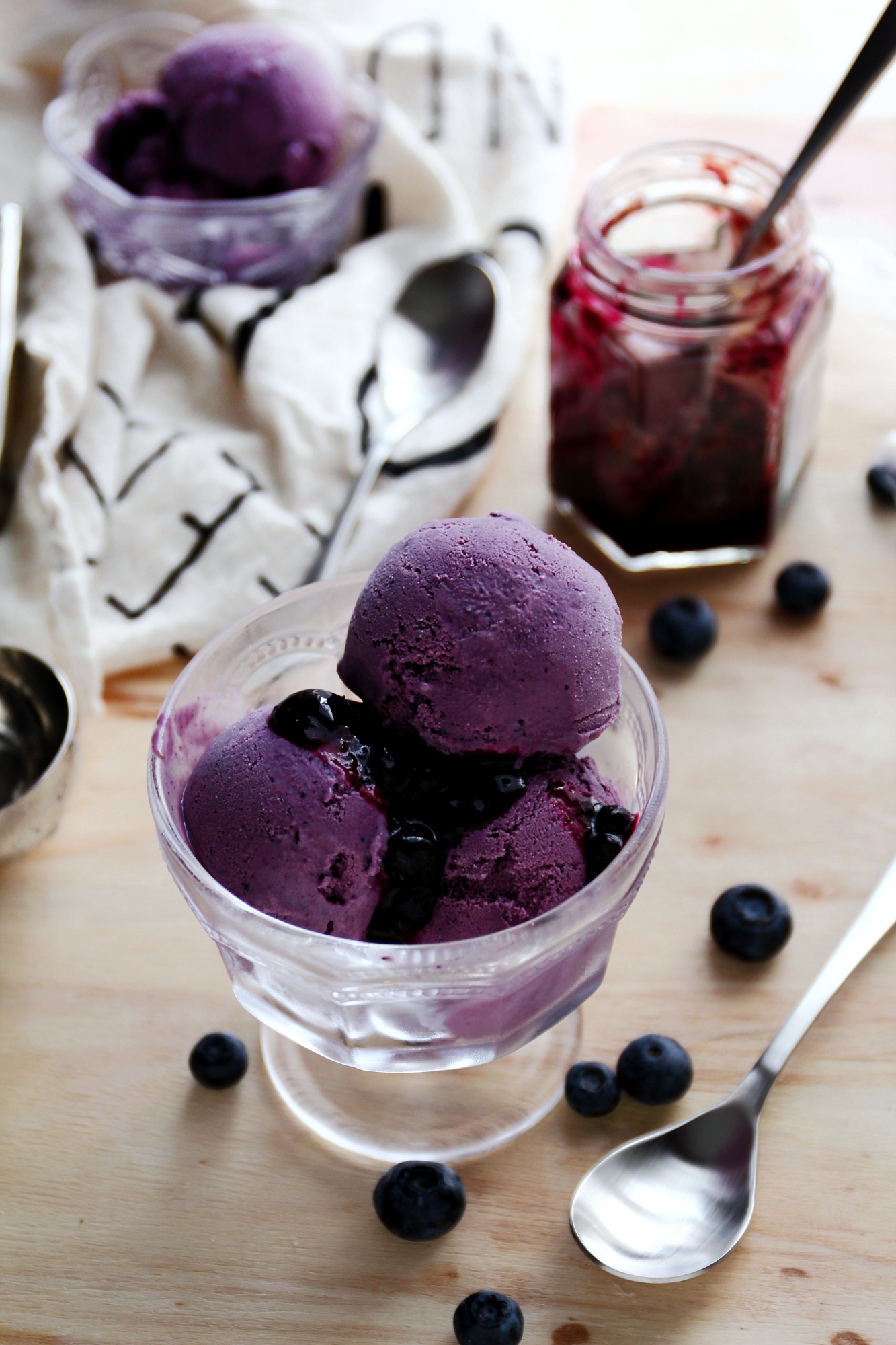 瘦肉皮冻做的roasted blueberry goats cheese ice cream 烤蓝莓羊