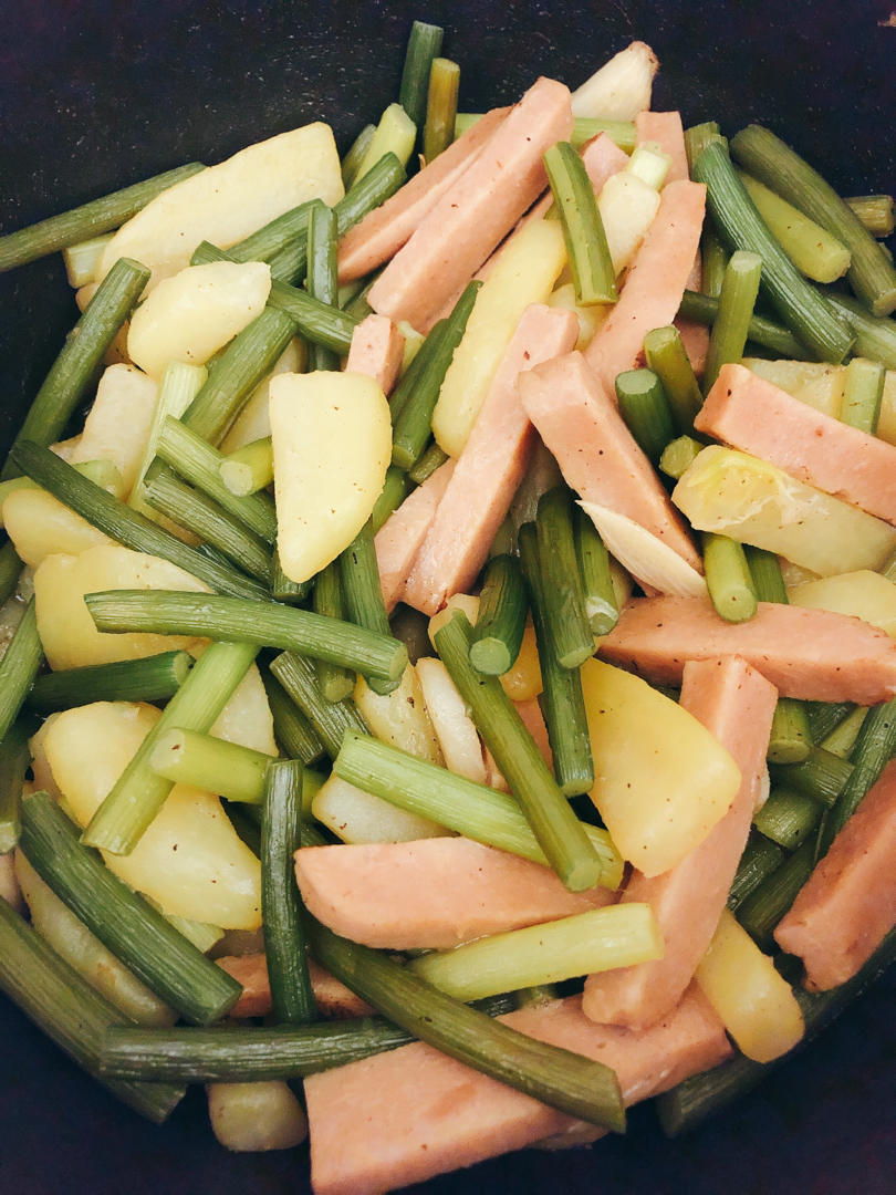 蒜苔火腿土豆条