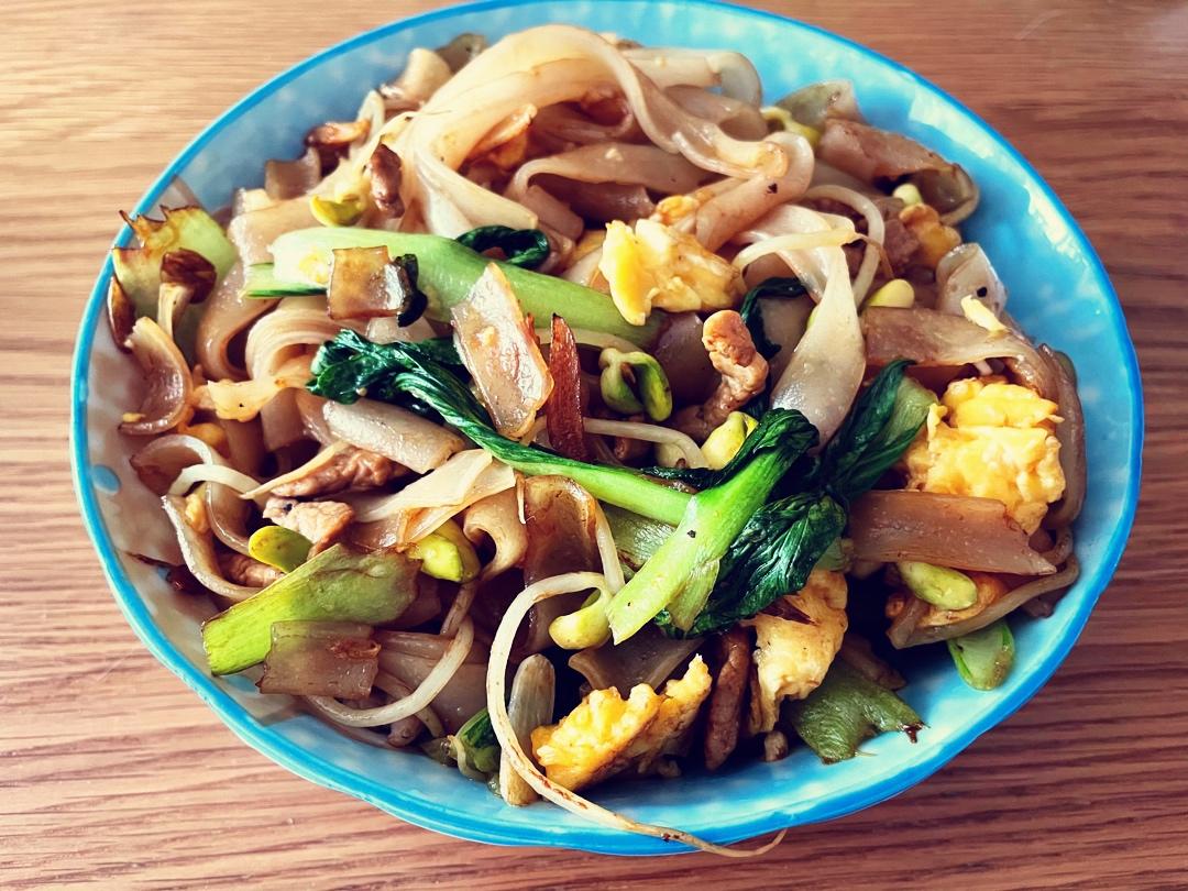 路边摊的炒河粉