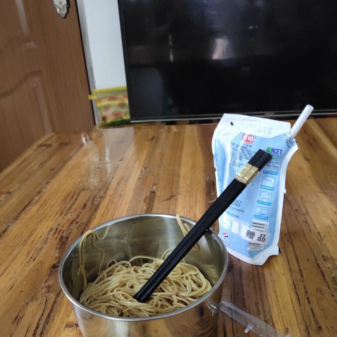 最简单的葱油捞面