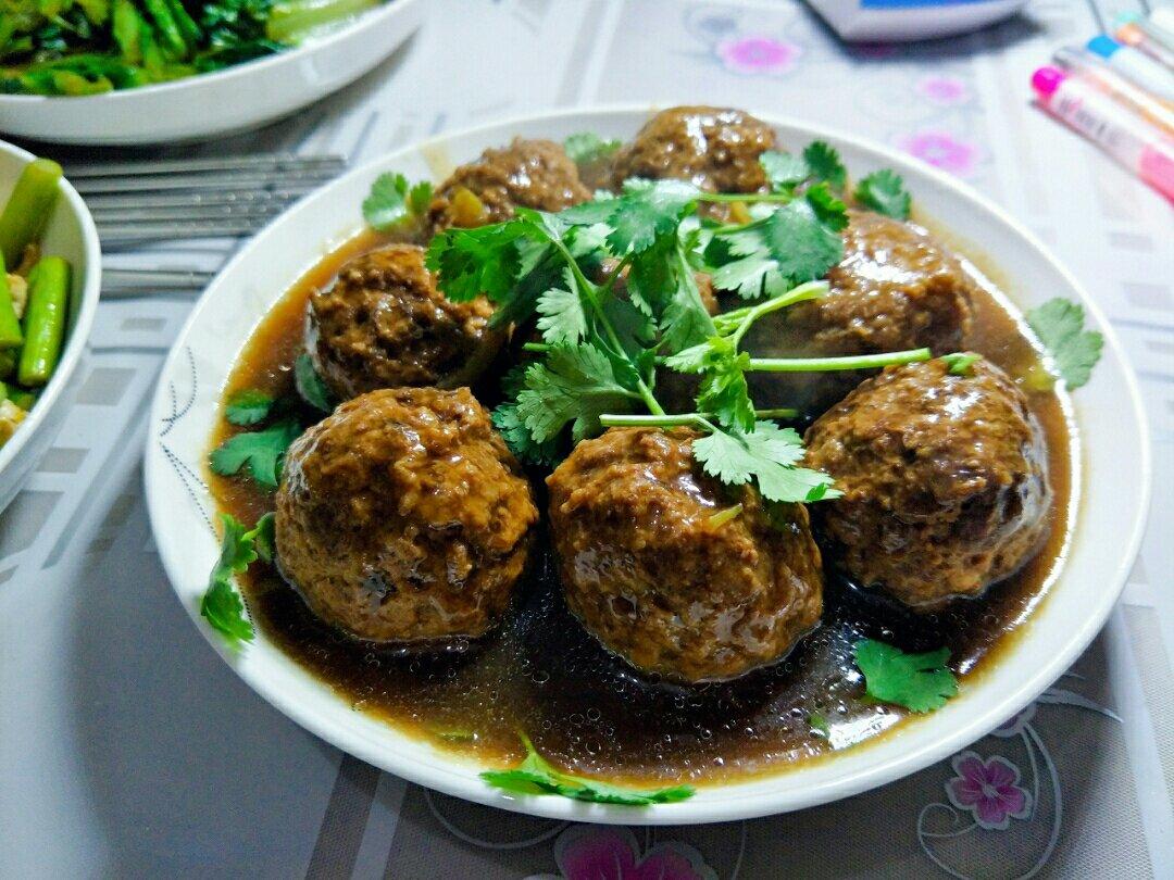 四喜丸子/红烧狮子头 Chinese Meatballs