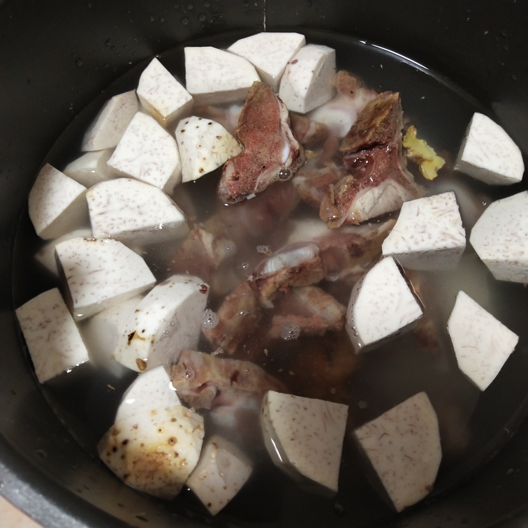 简单美味的电压锅☞香芋烧骨粥☜的做法 步骤5