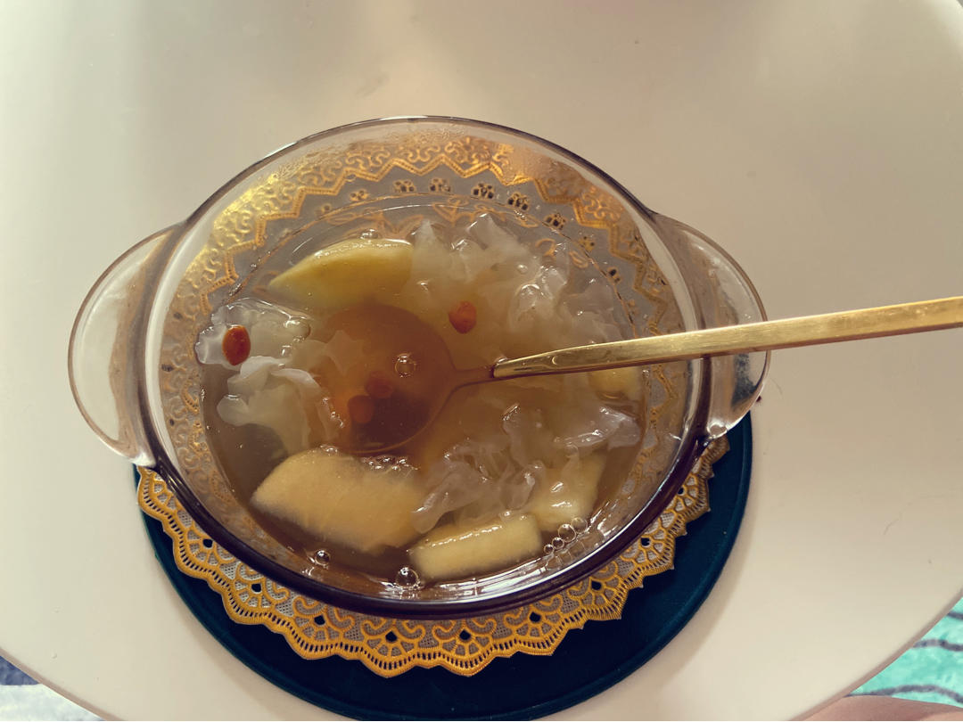 银耳苹果汤