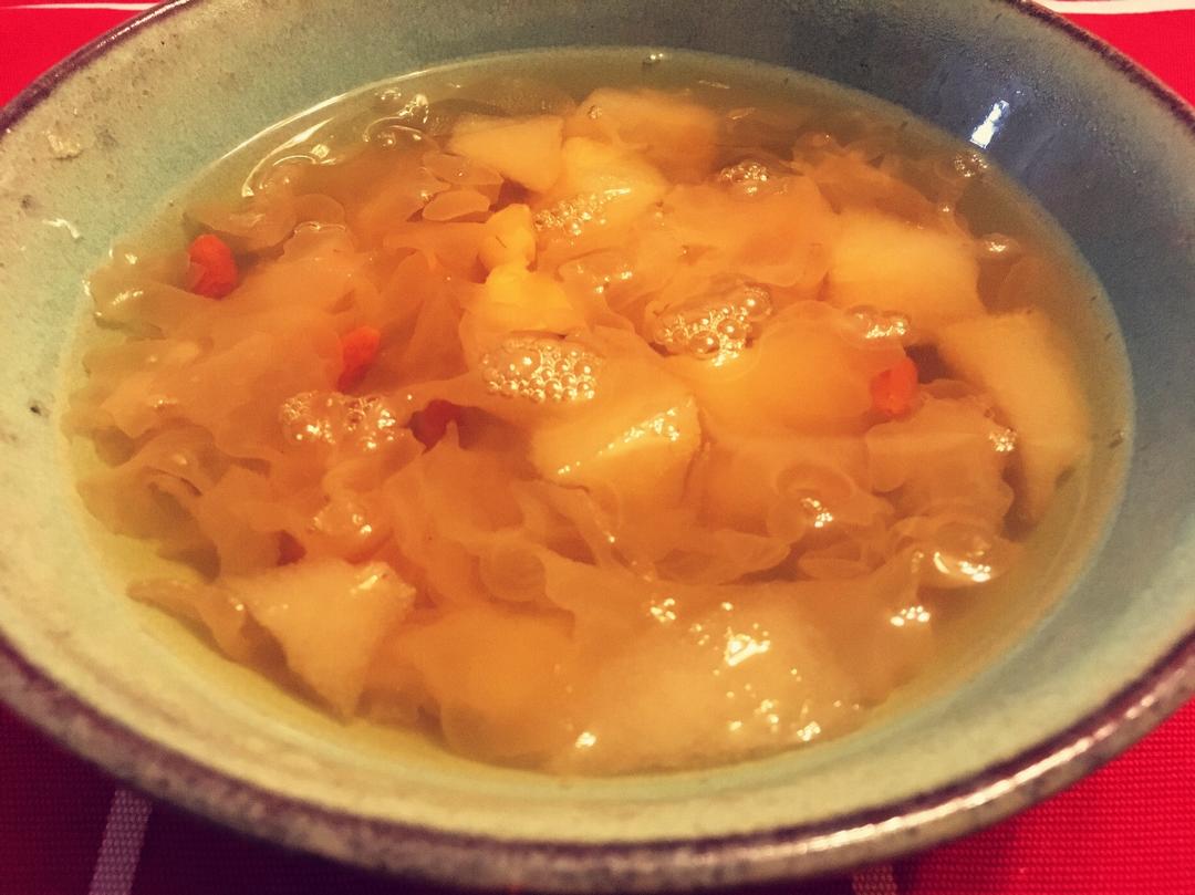 冰糖雪梨银耳汤