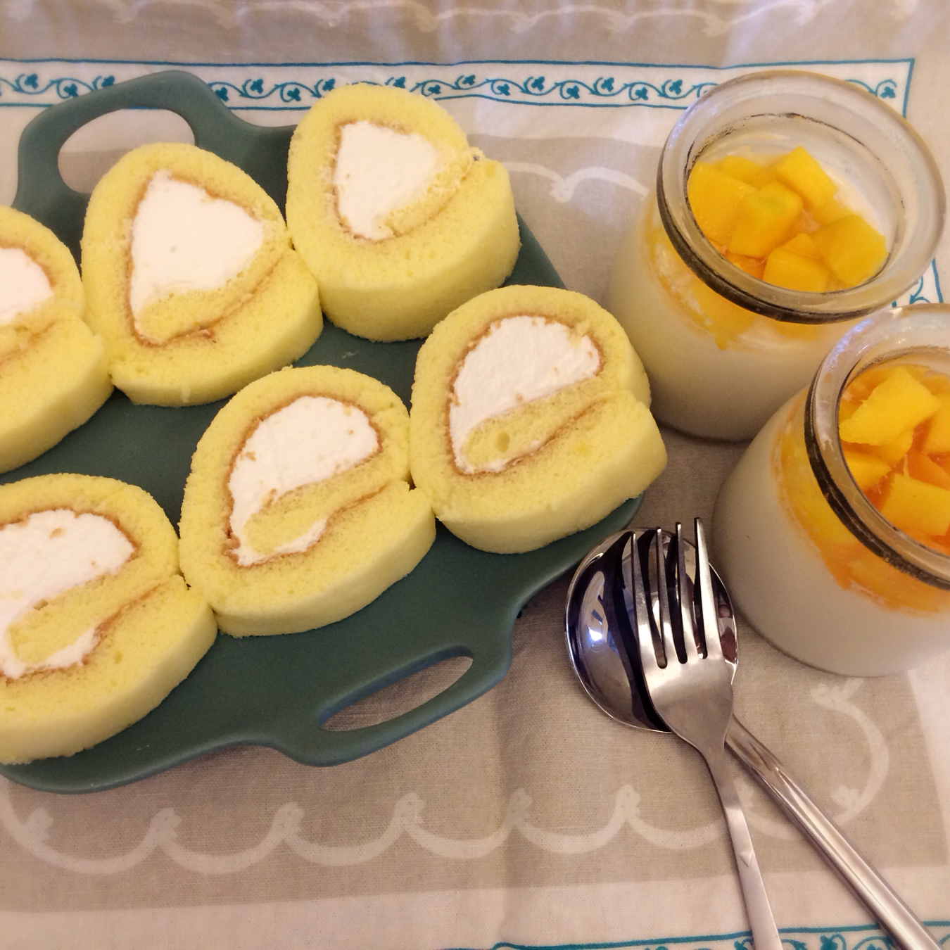 《Tinrry下午茶》教你做基础原味蛋糕卷