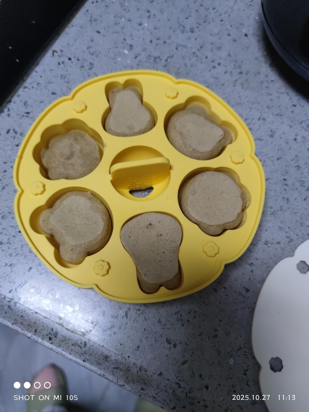 香蕉蒸糕/火龙果/玉米/苹果/雪梨