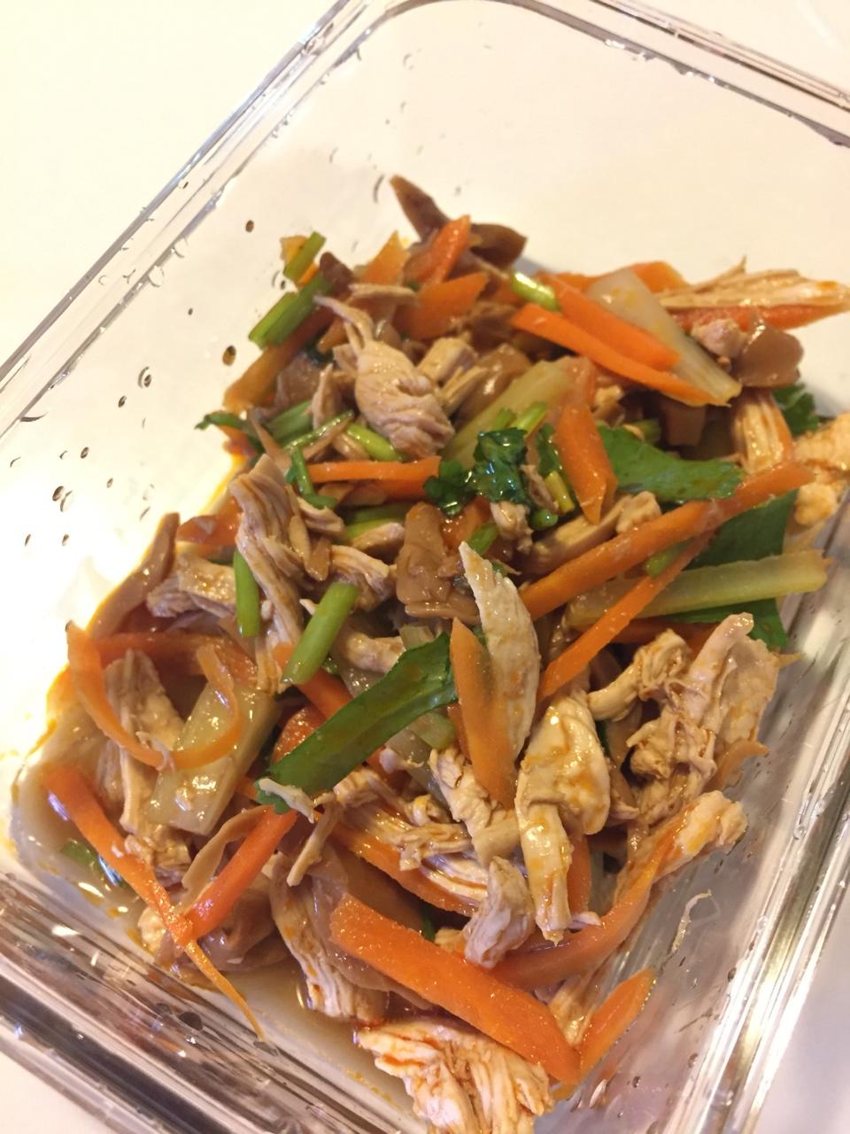 香芹凉拌手撕鸡胸肉 低卡减肥方便快捷~