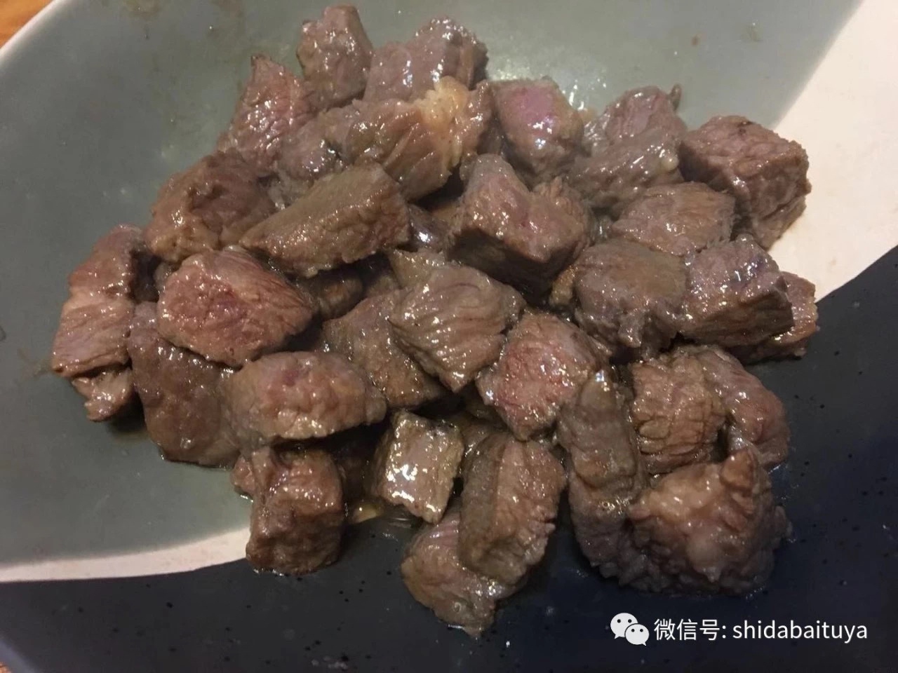 复刻天津桂园餐厅的黑蒜子牛肉粒的做法 步骤2