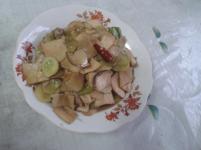 董太的私房菜--杏鲍菇炒黄瓜