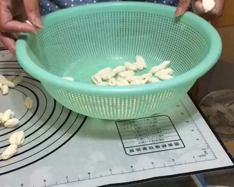 浦江小吃：米筛爬