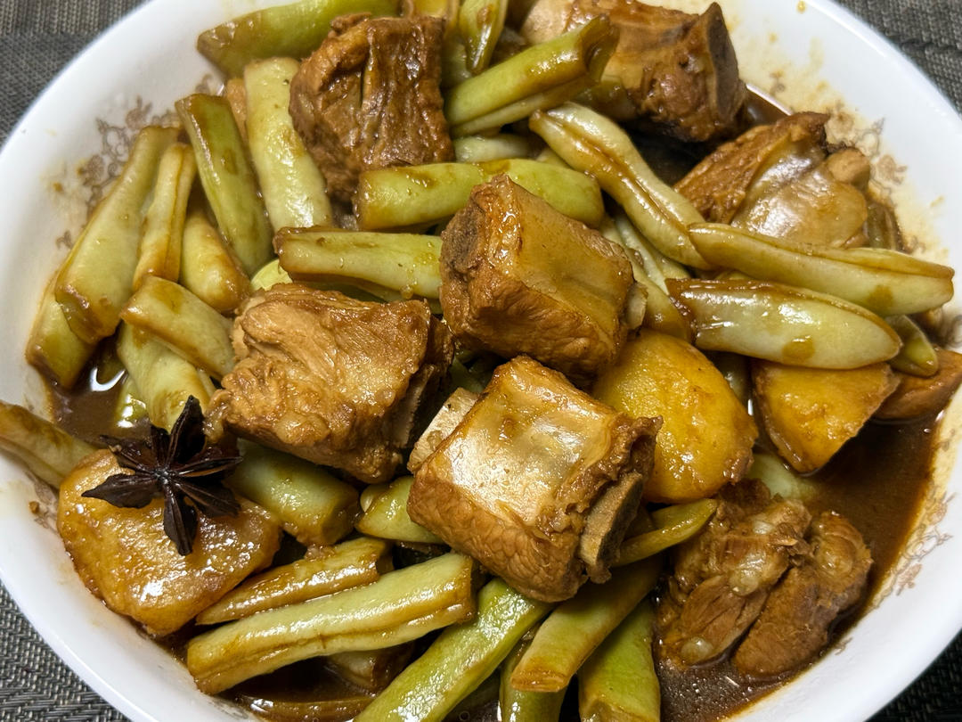 白不老土豆烧排骨