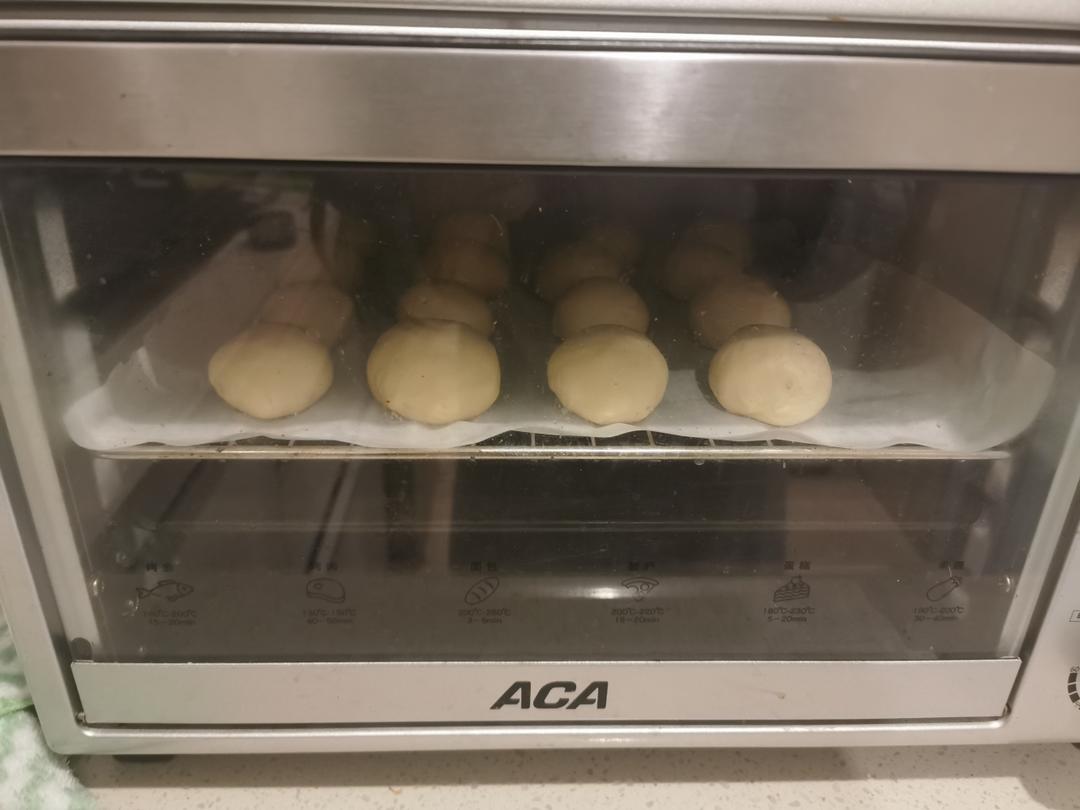 一次发酵同样松软的椰蓉小面包
