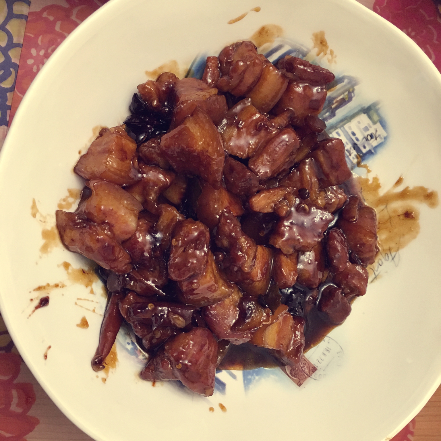 吃着碗里望着锅里的红烧肉