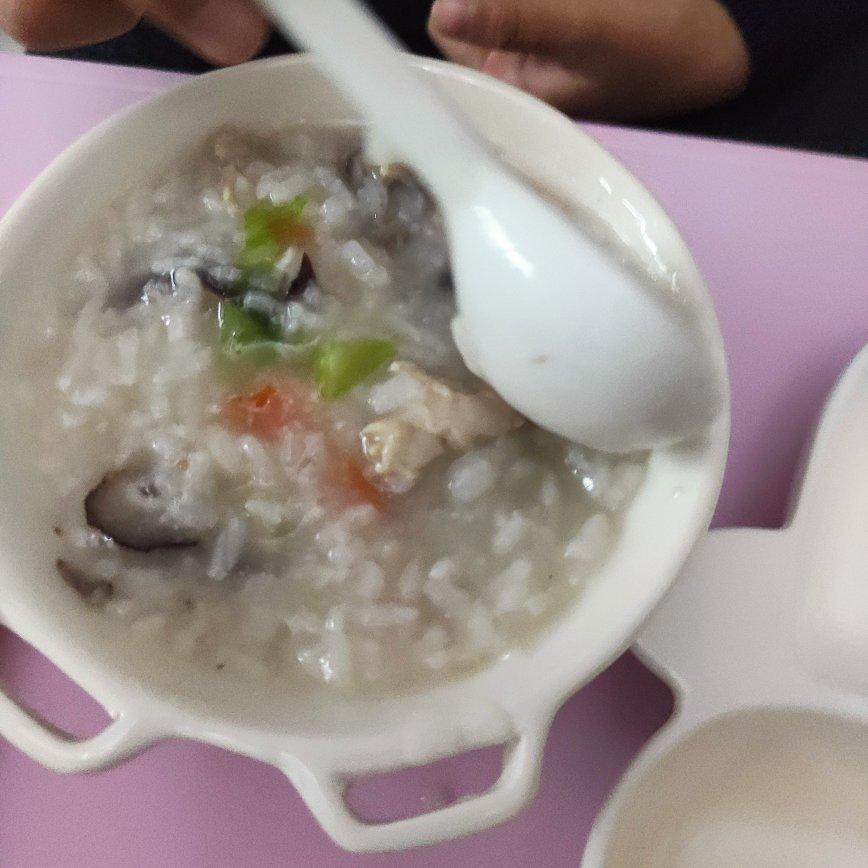 堪比肯德基的香菇鸡肉粥（暖暖的有幸福的味道）