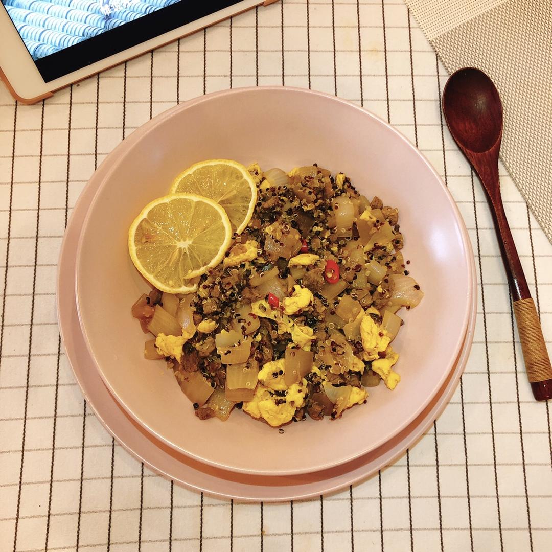 牛肉洋葱藜麦饭