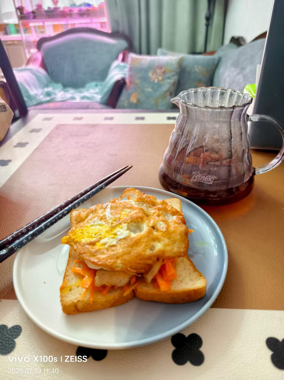 胡萝卜鸡蛋全麦三明治