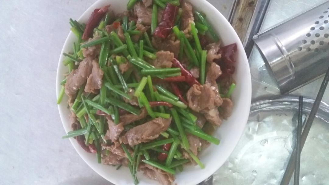 韭菜花炒肉丝