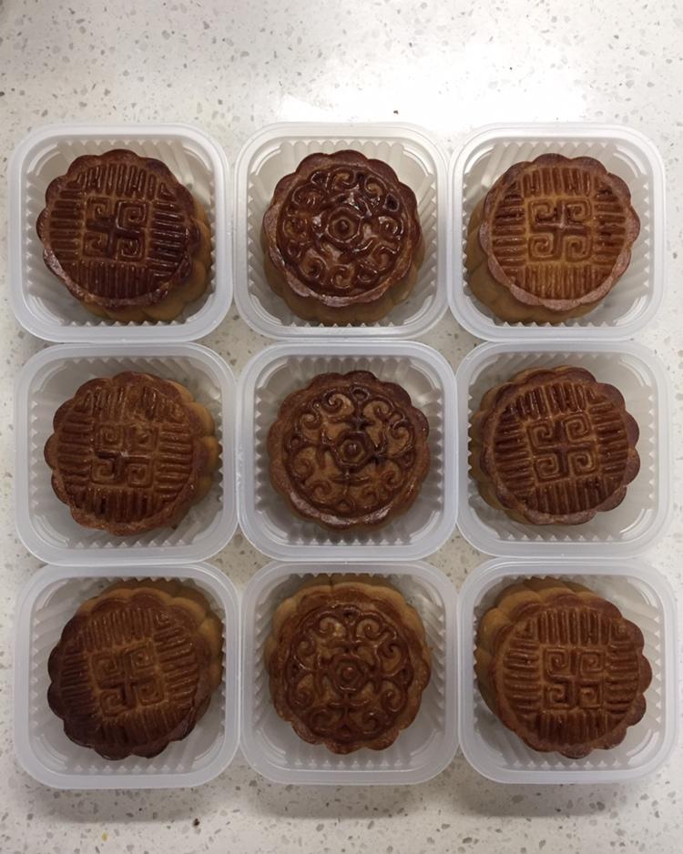 广式月饼—蛋黄莲蓉月饼