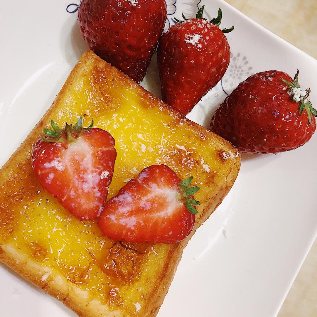 草莓西多士～5分钟就搞定的高颜值下午茶