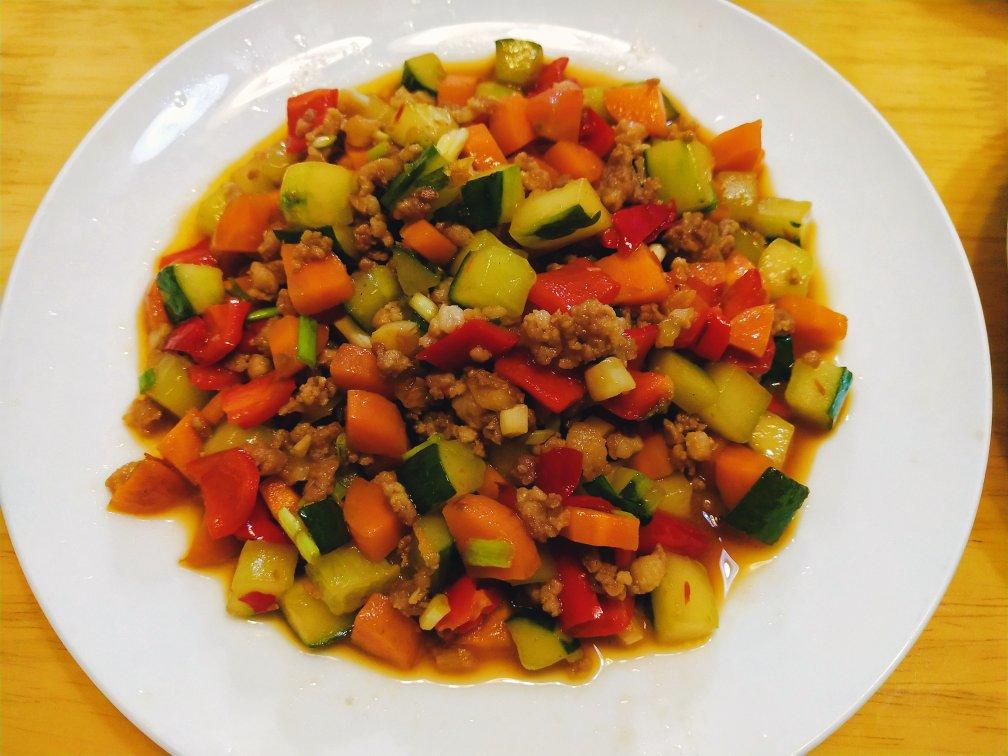 胡萝卜青瓜炒肉