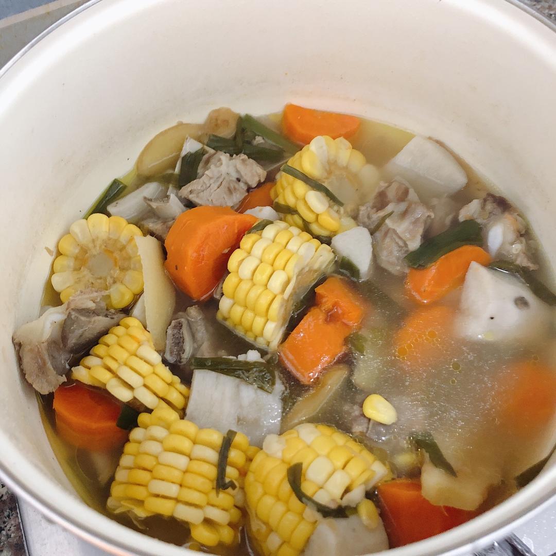 排骨玉米胡萝卜汤