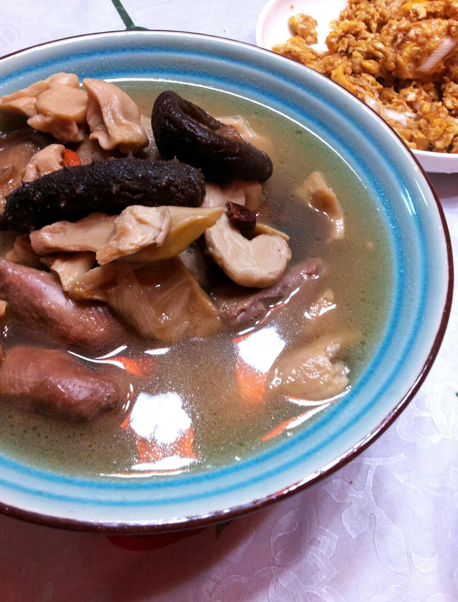 鸽子海参菌菇汤的做法